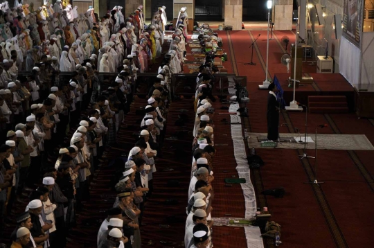 Kekhusyukan salat tarawih di Istiqlal