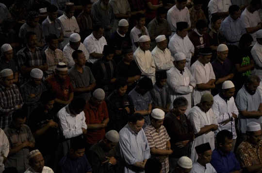 Kekhusyukan salat tarawih di Istiqlal