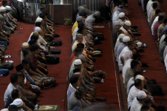 Kekhusyukan salat tarawih di Istiqlal