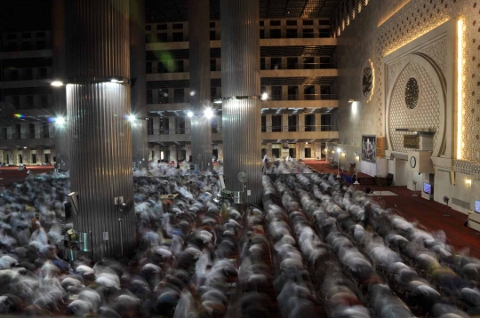 Kekhusyukan salat tarawih di Istiqlal