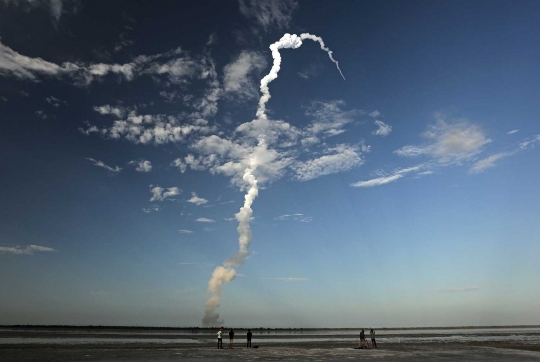 Penampakan peluncuran roket terberat India