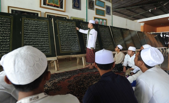 Bertadarus dengan Alquran seberat 1,2 ton