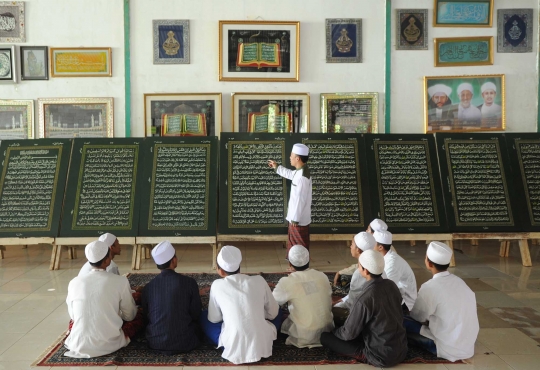 Bertadarus dengan Alquran seberat 1,2 ton