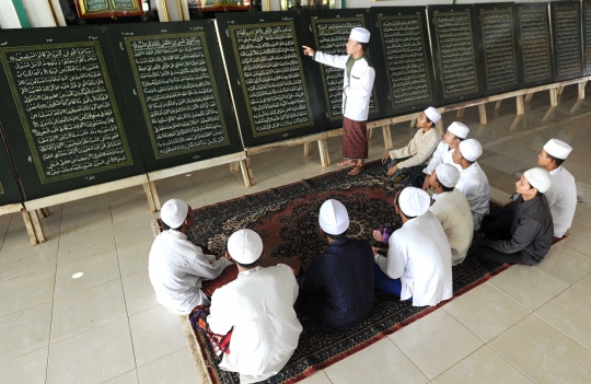 Bertadarus dengan Alquran seberat 1,2 ton
