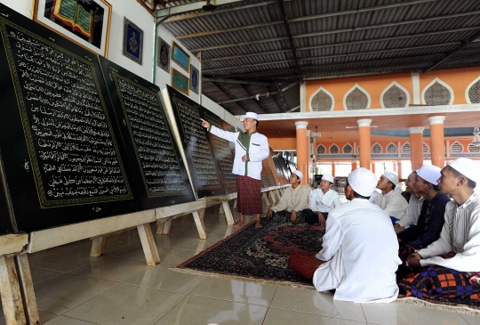 Bertadarus dengan Alquran seberat 1,2 ton