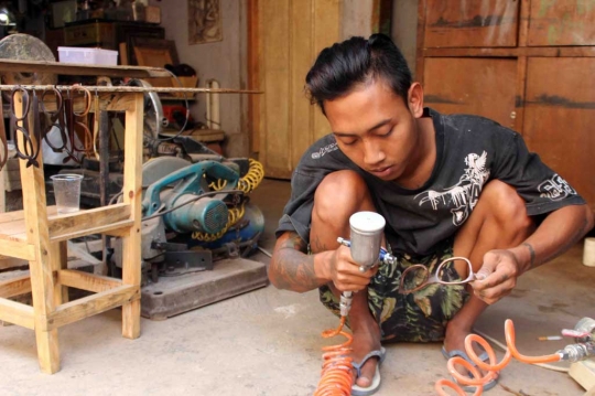Intip produksi Sahawood, frame kacamata kayu yang mendunia di Malang