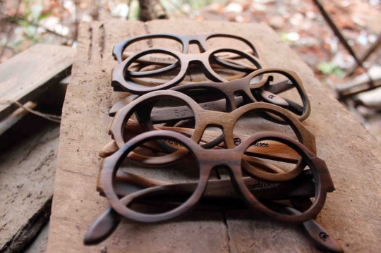 Intip produksi Sahawood, frame kacamata kayu yang mendunia di Malang