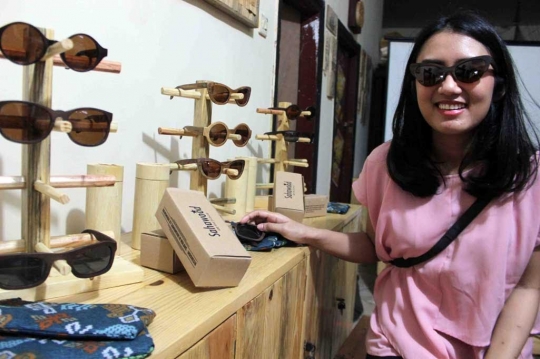 Intip produksi Sahawood, frame kacamata kayu yang mendunia di Malang