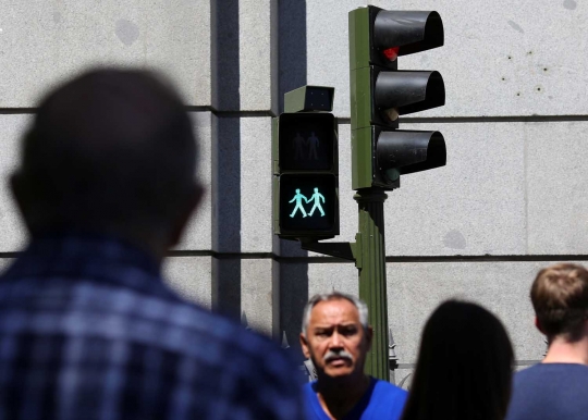 Penampakan lampu lalu-lintas khusus pasangan sesama jenis di Madrid