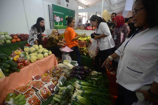 Ratusan warga serbu pasar murah Kemendag