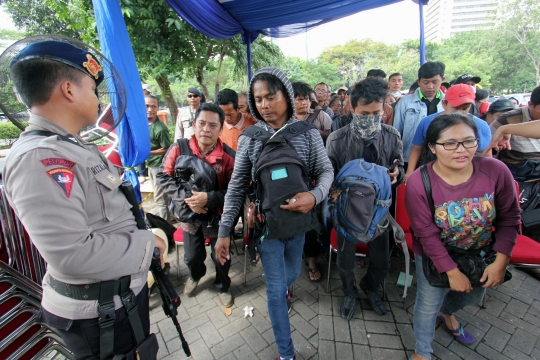 Antrean panjang ratusan warga tukarkan uang pecahan di Monas