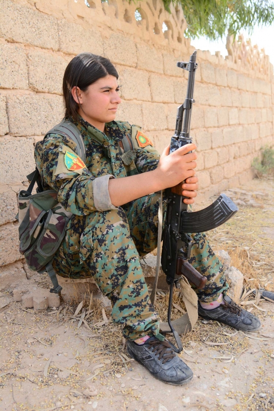 Patroli wanita-wanita tangguh Yazidi di Pegunungan Sinjar Irak