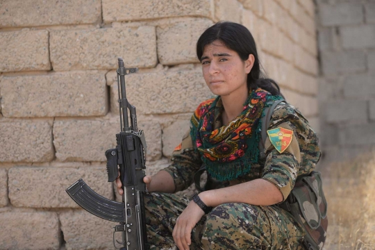 Patroli wanita-wanita tangguh Yazidi di Pegunungan Sinjar Irak