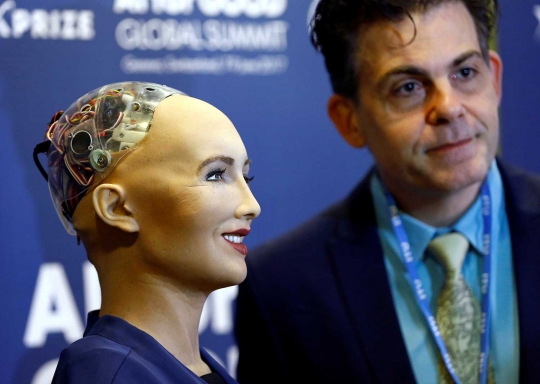 Sophia, robot cerdas yang mampu berekspresi & bicara seperti manusia