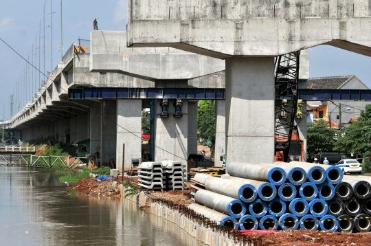 Mulai H-10 Lebaran, proyek Tol Becakayu dihentikan sementara