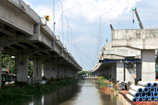 Mulai H-10 Lebaran, proyek Tol Becakayu dihentikan sementara