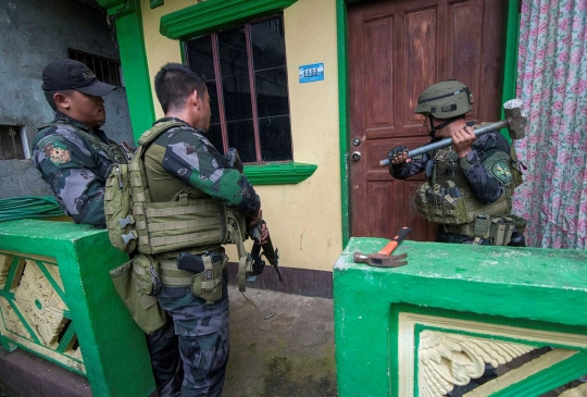 Aksi pasukan Filipina geledah semua rumah di Kota Marawi