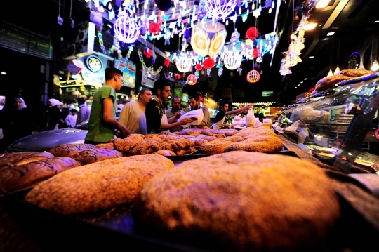 Warna-warni suasana malam Ramadan di jalanan Kota Damaskus