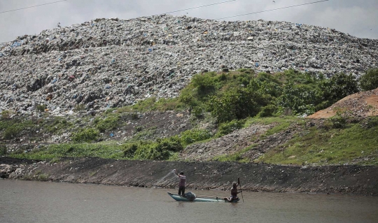 Potret pemandangan gunung sampah di Sri Lanka