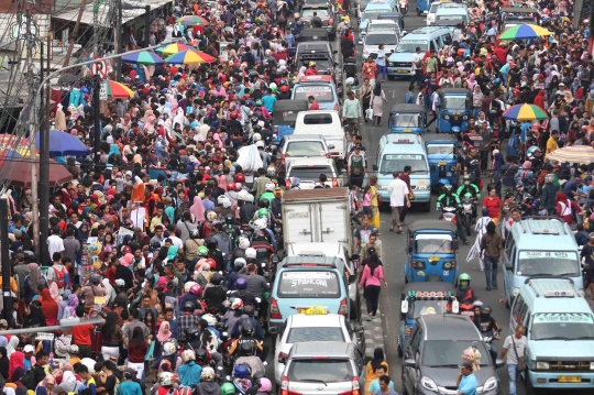 Ingar-bingar Pasar Tanah Abang jelang Lebaran