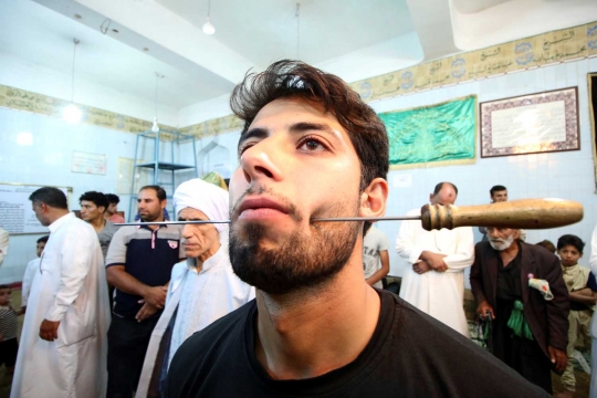 Tradisi pamer kekebalan tubuh di Irak yang mengerikan