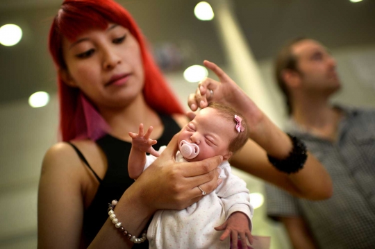 Melihat pameran bayi-bayi silikon di Bilbao Reborn Doll Show