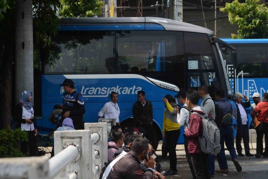 Halte Harmoni sepi saat para sopir Transjakarta mogok kerja