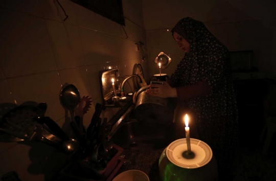 Potret pilu warga Gaza jalani Ramadan tanpa listrik