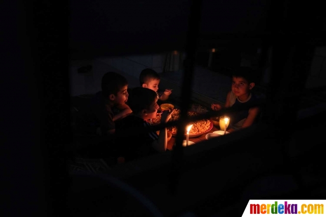 Foto : Potret pilu warga Gaza jalani Ramadan tanpa listrik 