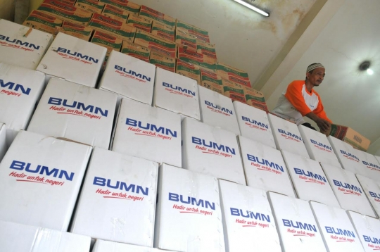 Jokowi pantau pembagian 200 ribu paket sembako di Penjaringan
