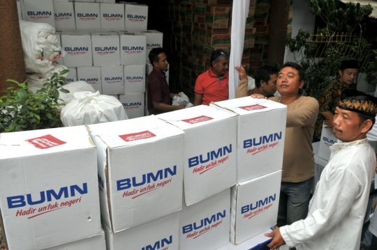 Jokowi pantau pembagian 200 ribu paket sembako di Penjaringan