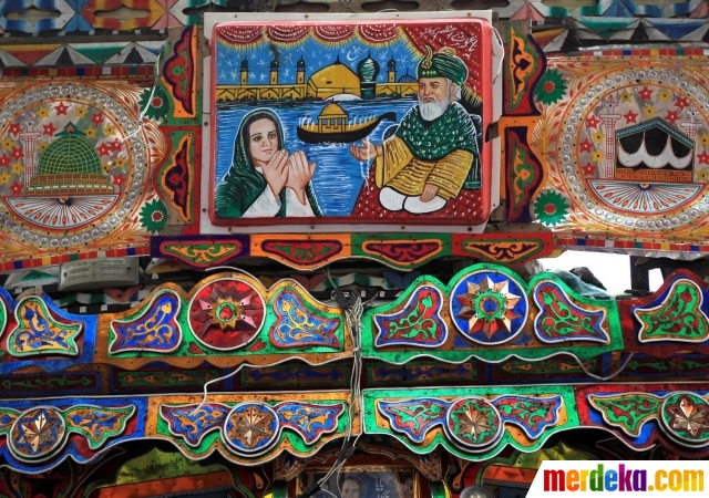 Unduh Gratis Gambar Foto Keunikan Truk Truk Di Pakistan Bak Galeri Seni Terbaru by Katacinta.co