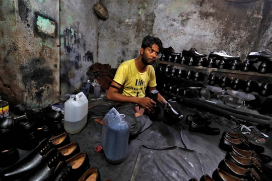 Menelusuri pabrik sepatu bawah tanah di India