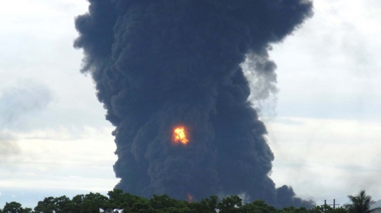 Kebakaran dahsyat lalap kilang minyak di Meksiko