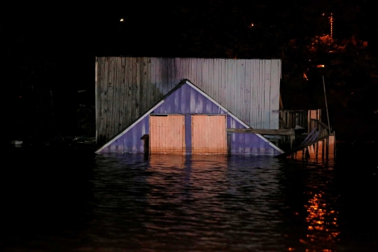 Parahnya banjir rendam Uruguay sampai tiang listrik nyaris tenggelam