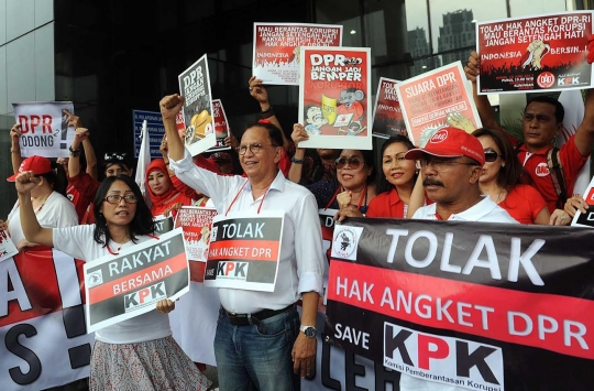 Aksi Gerakan Indonesia Waras tolak hak angket DPR di KPK