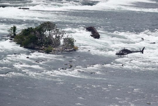 Akrobat maut di atas Air Terjun Niagara