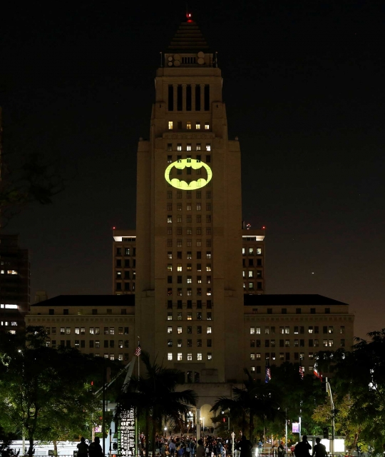 Penampakan lambang kebesaran Batman di gedung ini hebohkan warga AS