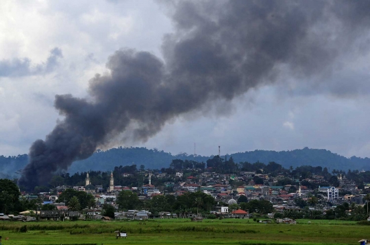 Serangan darat dan udara terus gempur 2 kelompok pro ISIS di Marawi