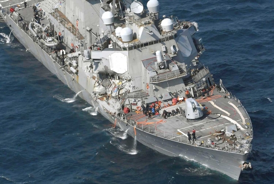 Kapal perang AS bertabrakan dengan kapal dagang Filipina, 7 hilang