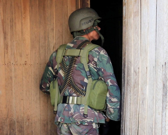 Tentara Filipina lacak rumah kelompok Maute