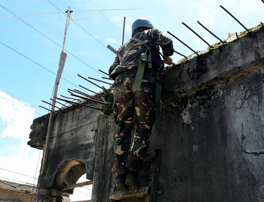 Tentara Filipina lacak rumah kelompok Maute