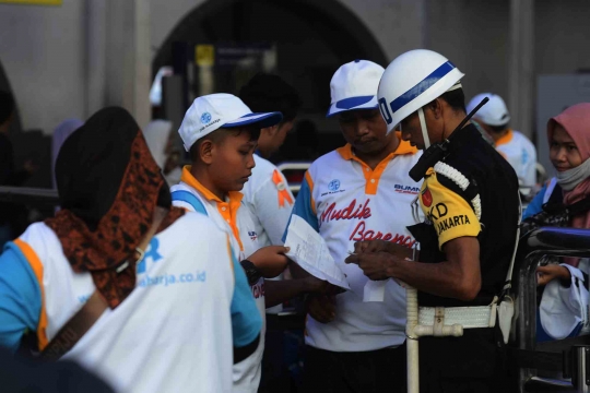 H-7 Lebaran, ribuan pemudik mulai padati Stasiun Pasar Senen