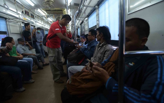 Polisi gelar razia narkoba di dalam gerbong KRL Commuter line