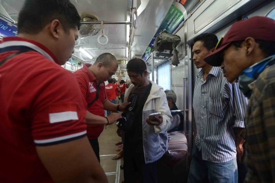 Polisi gelar razia narkoba di dalam gerbong KRL Commuter line