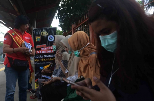 Polisi gelar razia narkoba di dalam gerbong KRL Commuter line