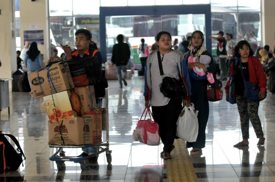 Memantau arus mudik H-5 Lebaran di Terminal Pulo Gebang