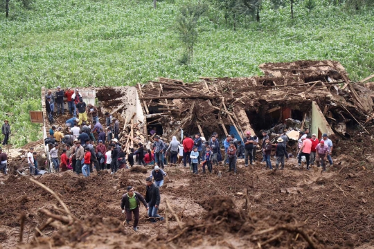 Longsor lumpur terjang Guatemala, 11 orang tewas tertimbun