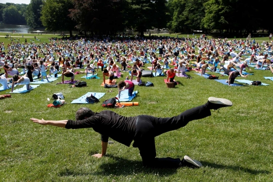 Jutaan orang di sejumlah negara peringati Hari Yoga Internasional