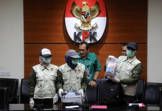 Gepokan uang Rp 1 miliar hasil OTT Gubernur Bengkulu